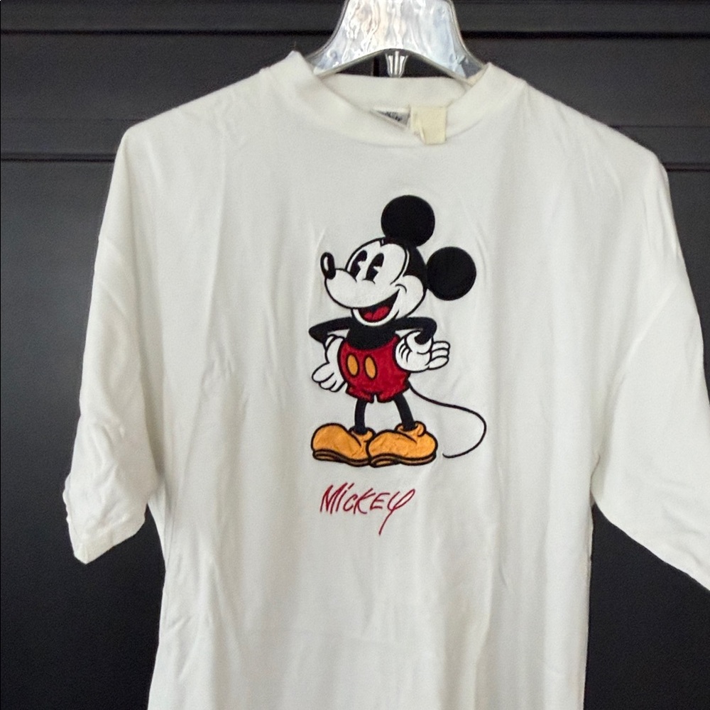 90’s Disney heavyweight embroidered Mickey Mouse Tee